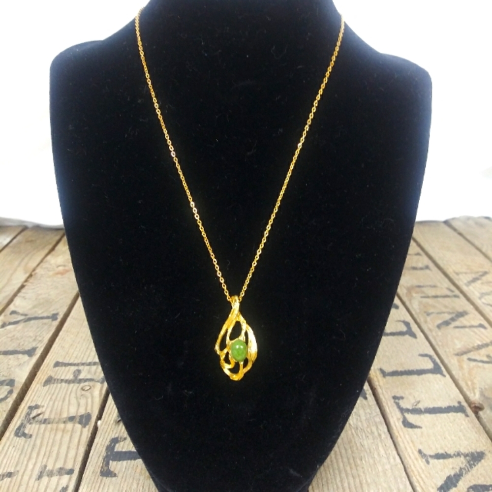 Vintage 1970s Gold Nugget w Genuine Stone